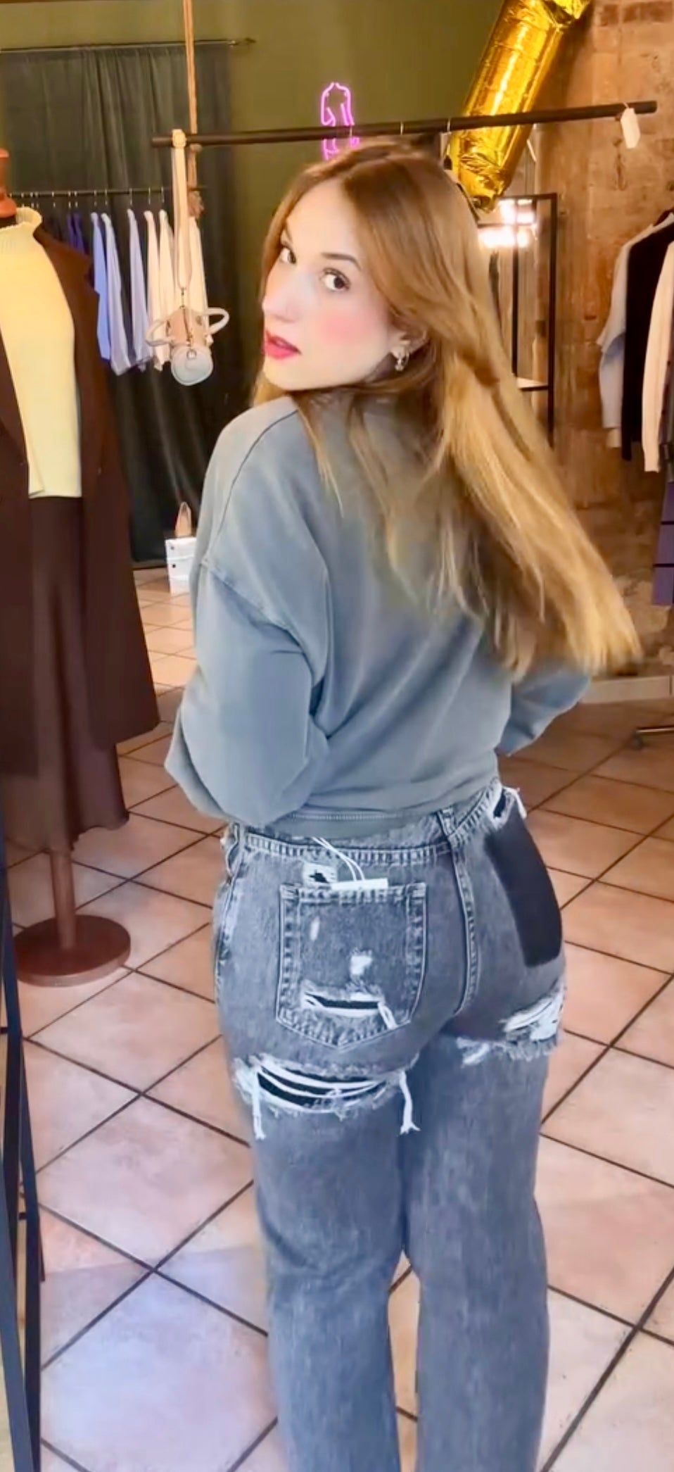 Jeans con particolarità sul retro